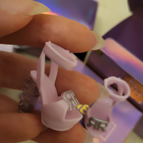 Rainbow High Mini Accessories Studio Violet Pumps - Picture 3 of 12
